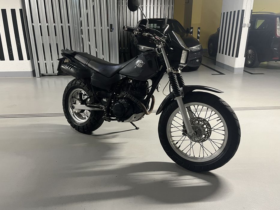 Yamaha TW 125 -kat B