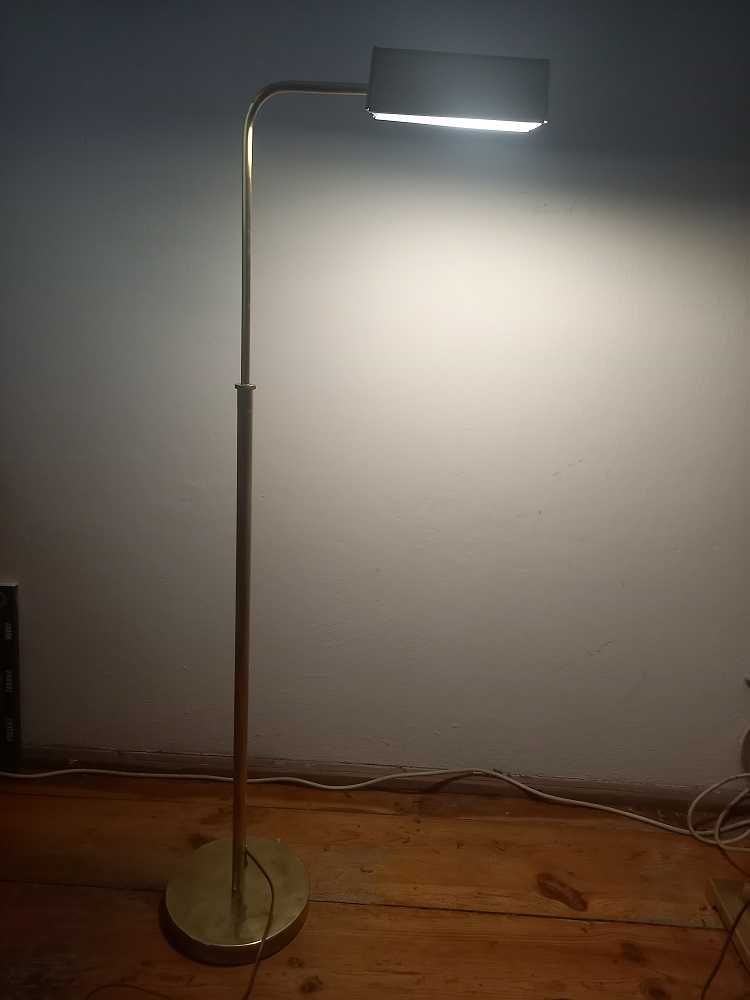 Mosiężna lampa podłogowa z ruchomym ramieniem