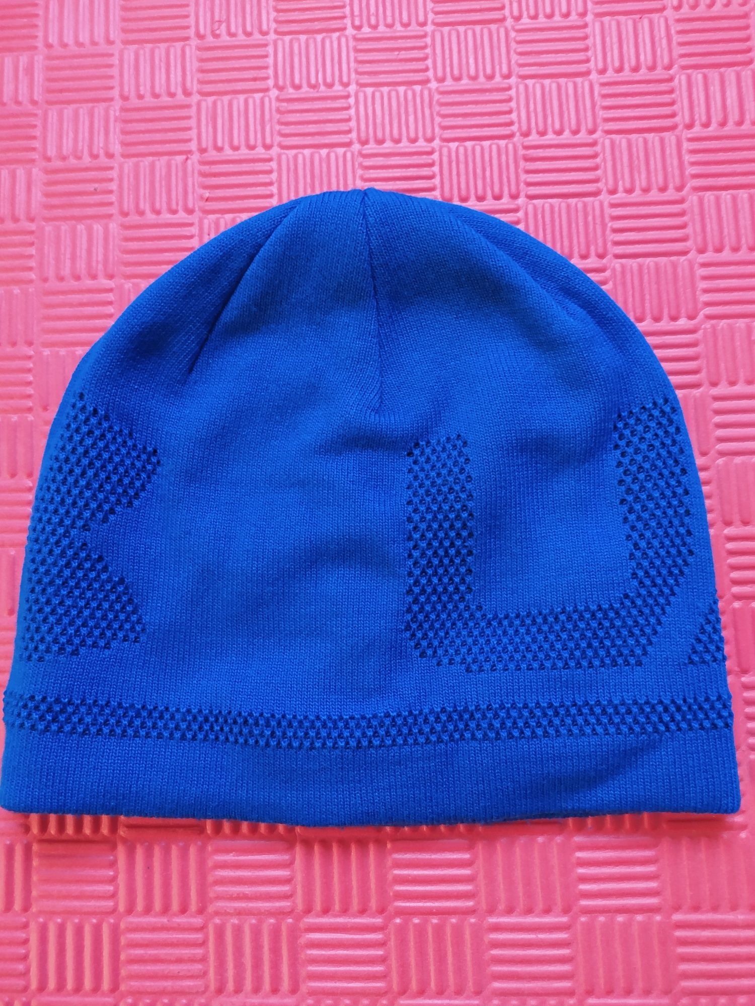 Under Armour шапка.