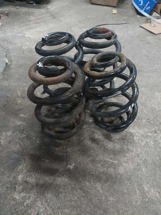 VW T4 Sprężyna Zawieszenia Tylna Komplet Dwóch Sztuk Rozmiar 16