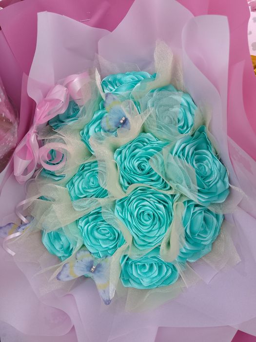 Розы из атласной ленты