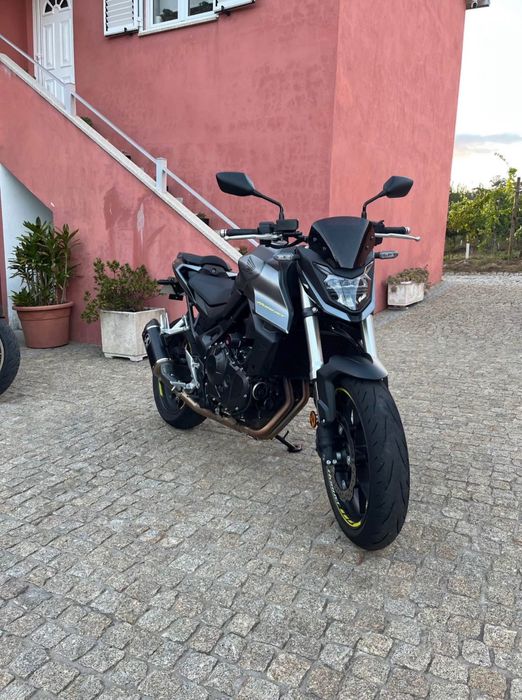 Honda Hornet 750  35 kW