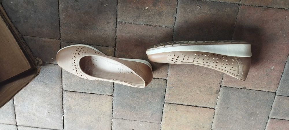 Damskie półbuty na małym koturnie 37 LASOCKI