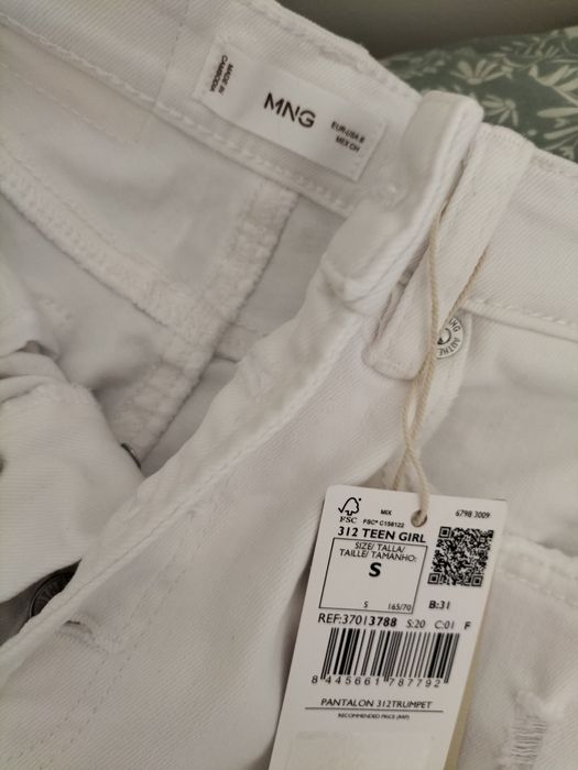 Calças brancas a boca de sino Novas Mango