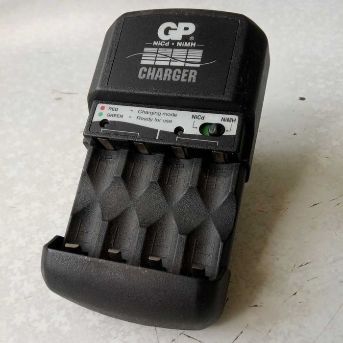 Автоматическое зарядное устройство, для пальчиковых аккумуляторов