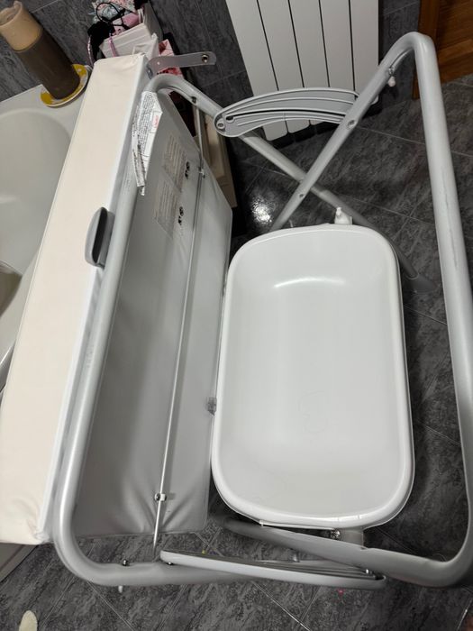 Muda fraldas com banheira marca cam