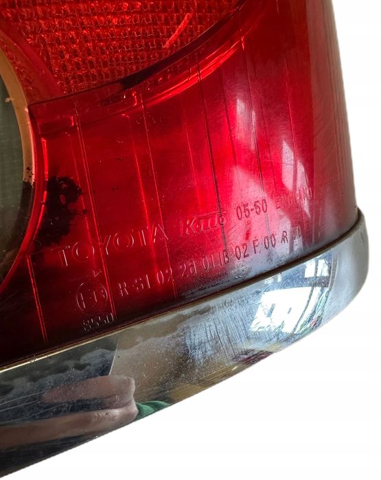 Lampa Prawa Tylna Prawy Tył T25 Toyota Avensis T25 Kombi