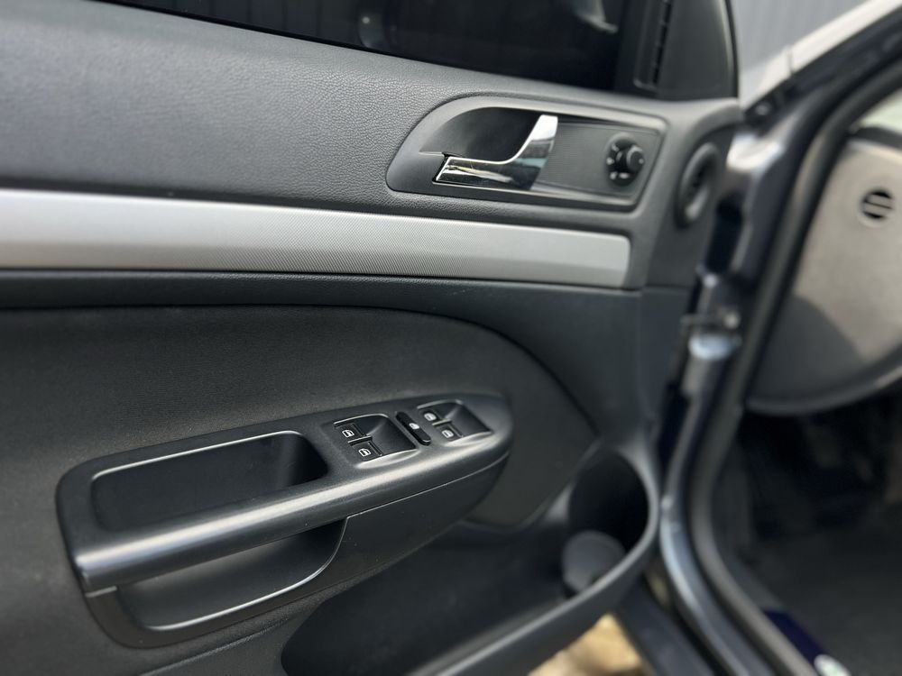 Skoda octavia (a5) 10.2011 року MPI 1.6  газ/бензин
