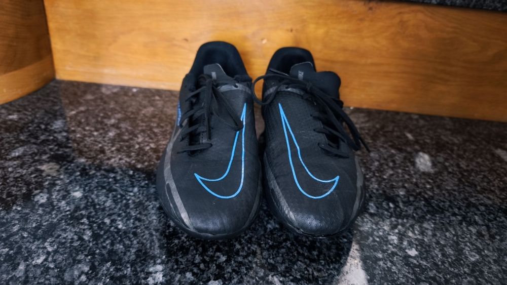 Chuteiras Phantom tamanho 38