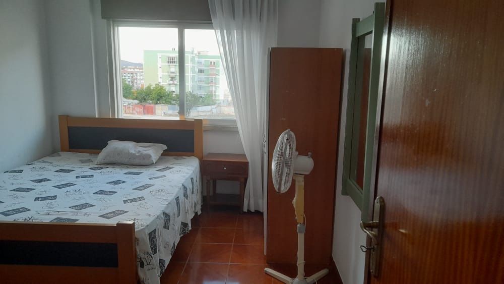 Quarto disponivel para mulher