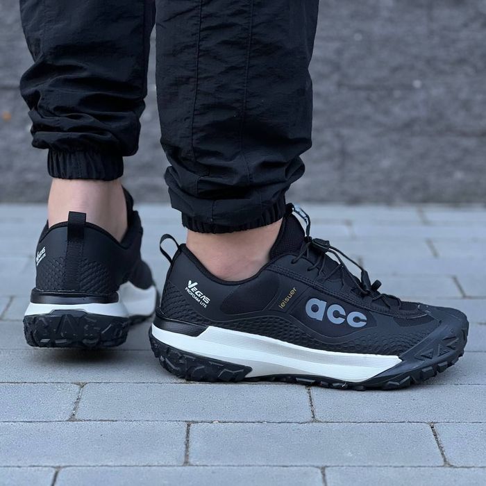 Термо кросівки ACG

• Розміри: 41(26 см), 42(26,5 см), 43(27,5 см), 44