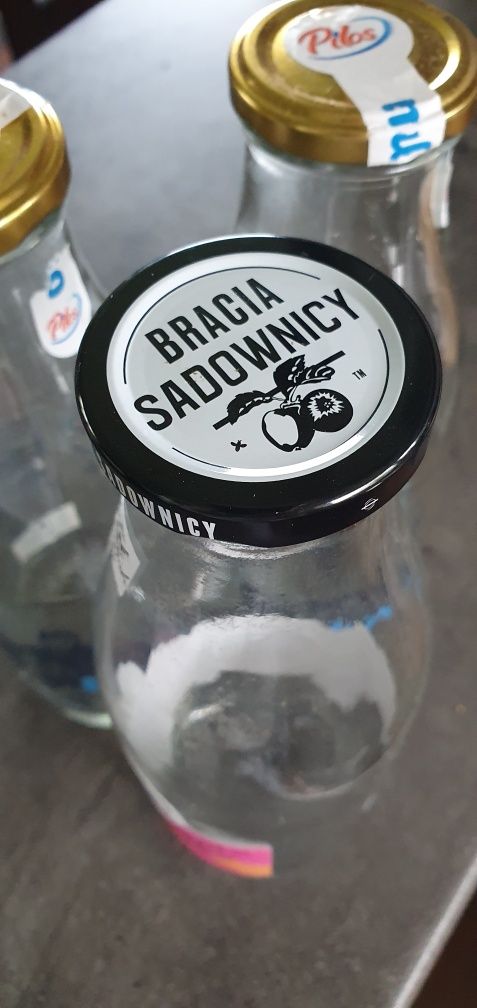 Butelki szklane na soki z zakrętkami o pojemności 750ml