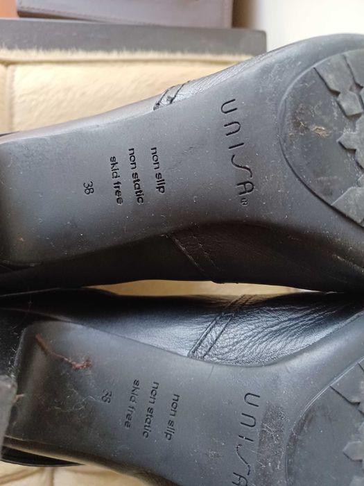 Botins de Salto em pele da Unisa