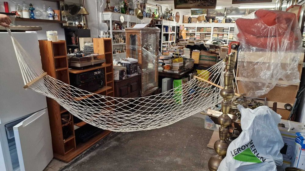 Cama de Rede em Algodão com Hastes de Madeira