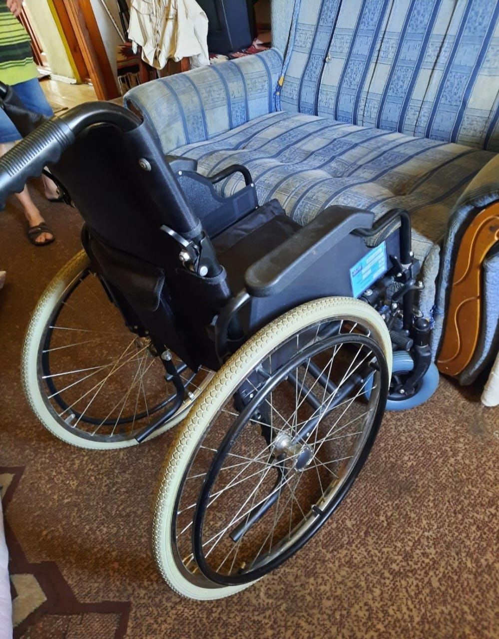 Продам інвалідний візок відмінний стан навантаження 100кг