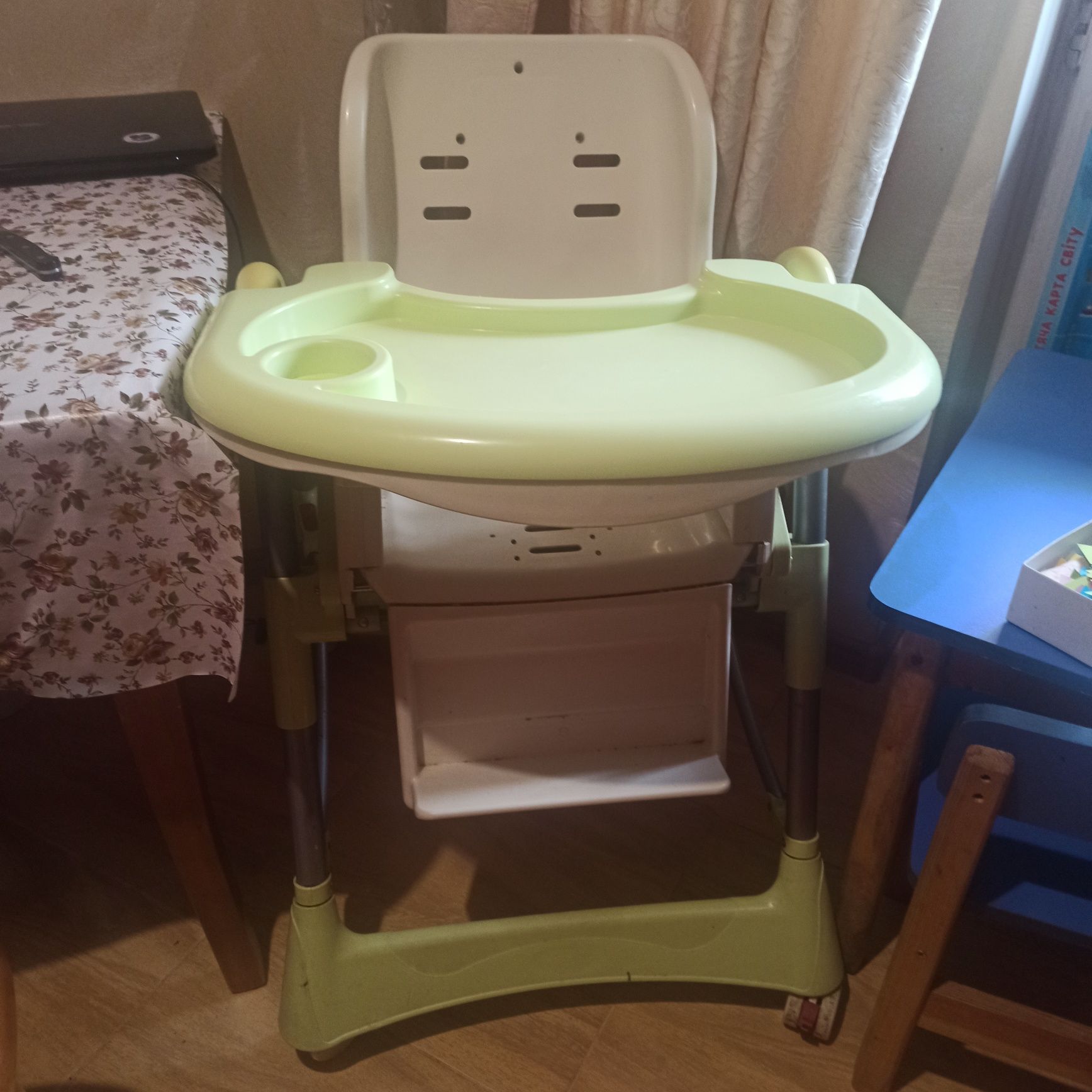 Стільчик дитячий для годування зі столиком