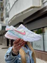 Жіночі кросівки Nike V2K Run білий з рожевим  3634 НОВИЗНА