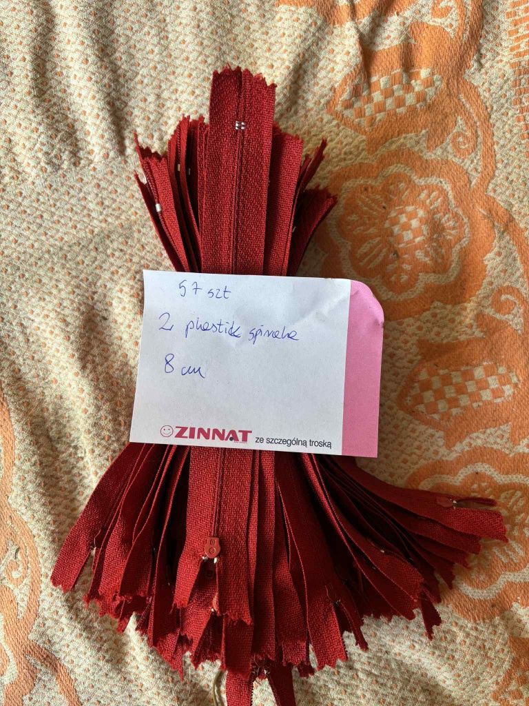 Zamki błyskawiczne do ubrań, butów, toreb .