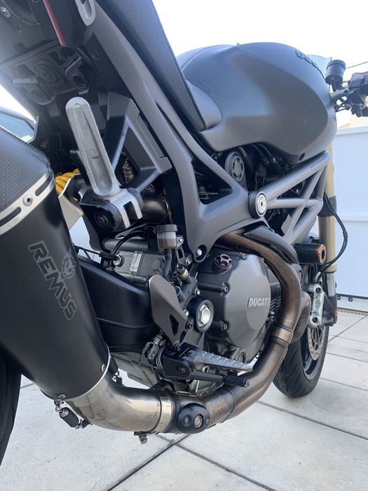 Ducati Monster 1100 EVO ABS (2012) Preto (link c/ video)