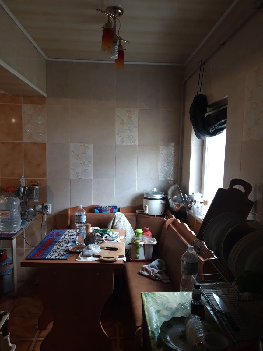Продаётся домовладение, два дома, гараж, большой земельный участок