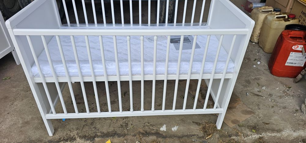 Łóżeczko dziecięce z materacem