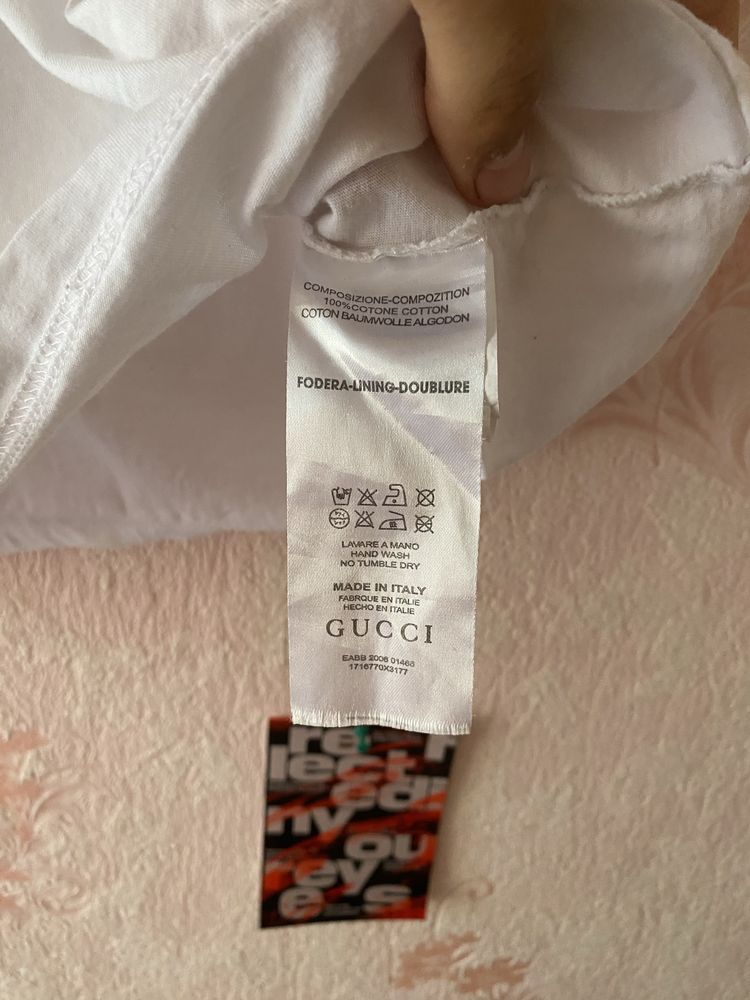 Футболка Gucci.