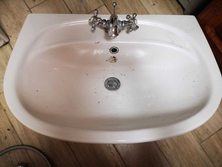 Umywalka z baterią super stan SPRZEDAM