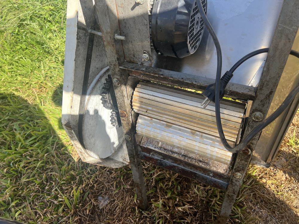 Vendo ralador inox eletrico