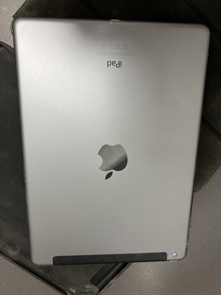 IPAD AIR Model 1475 / 128GB / WiFi + Cellular