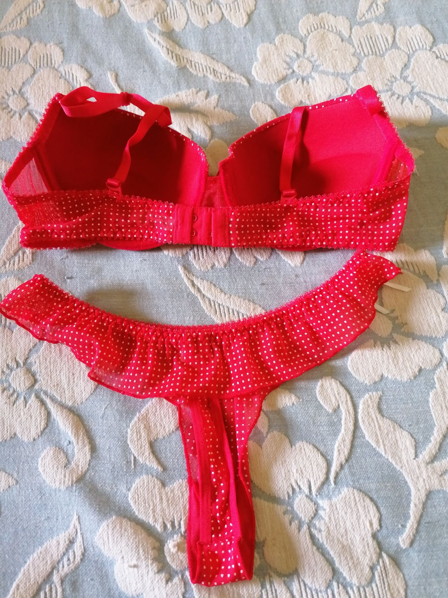 Conjunto de lingerie às bolinhas