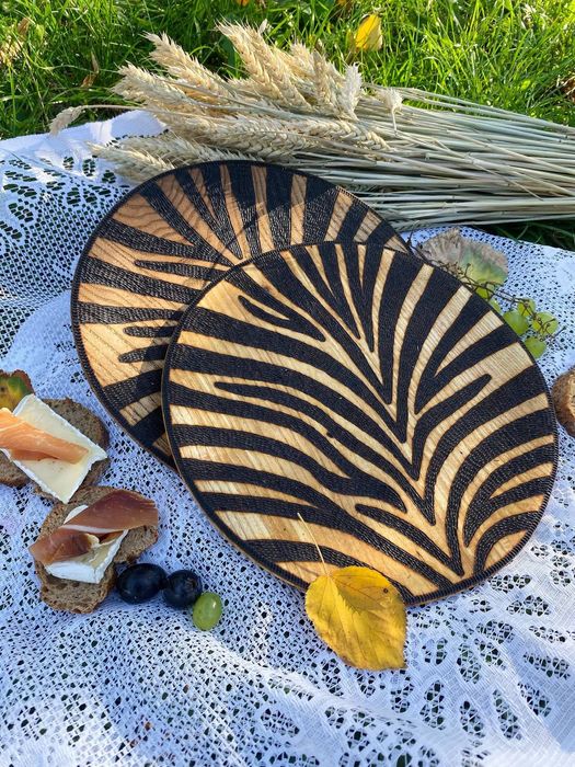 Дерев'яна тарілочка ручної роботи «Зебра»