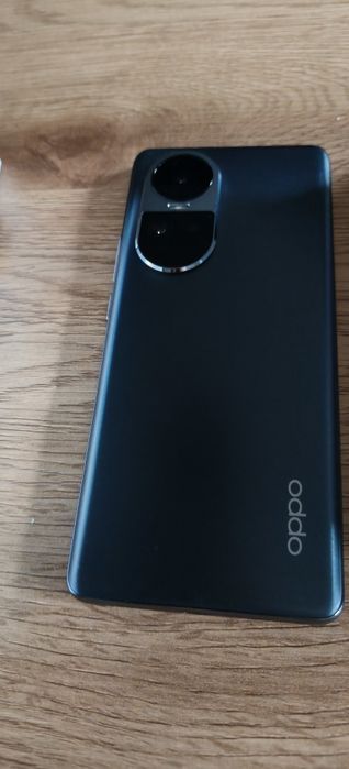 Oppo Reno 10 5g .