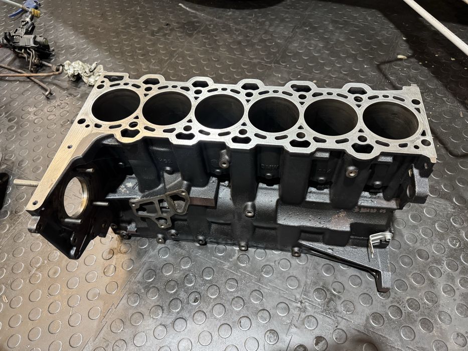 Silnik blok tloki korby turbo glowica m57 części 3.0d e46 e60