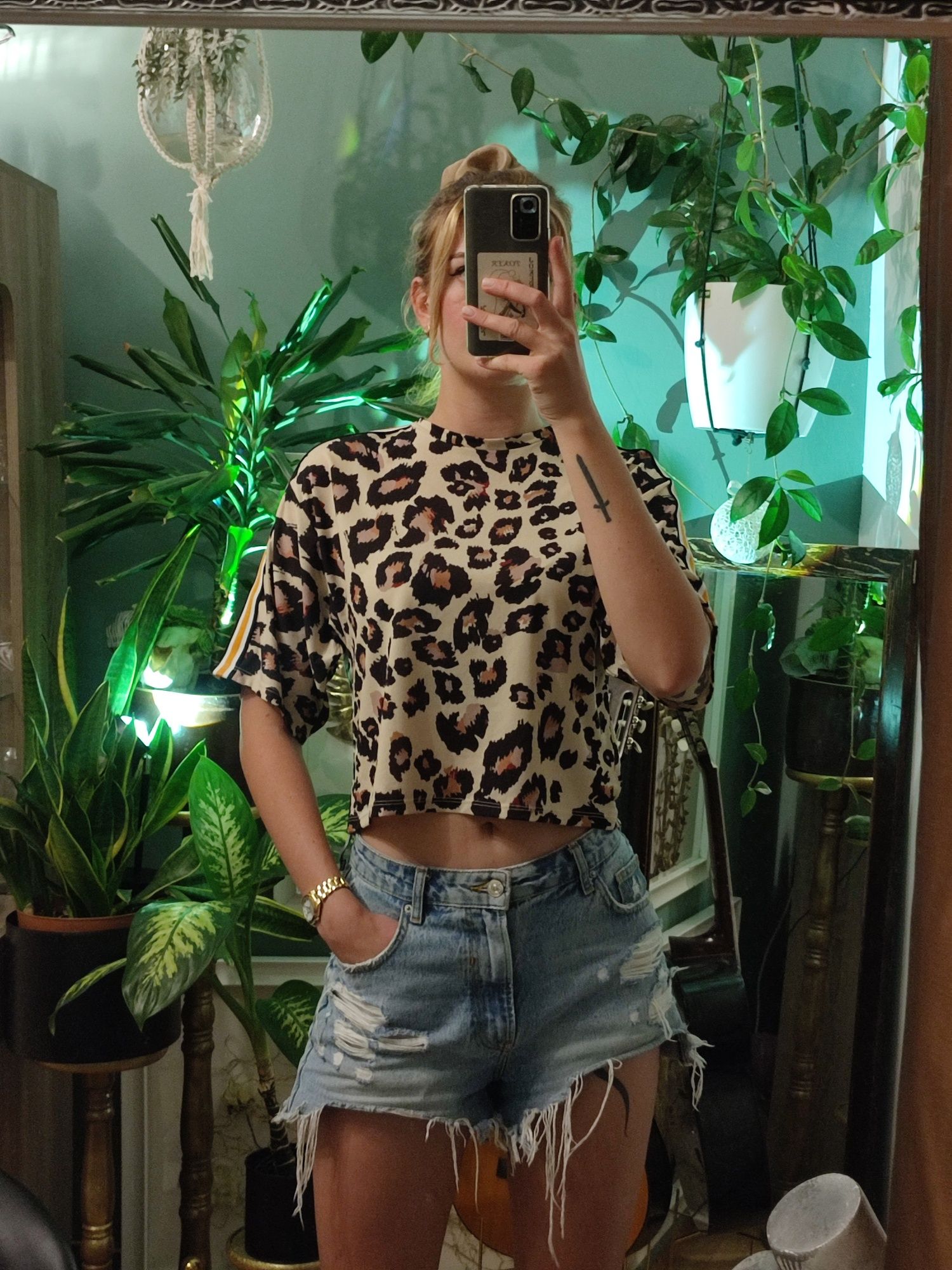 Animal print t-shirt pantera z ozdobnymi lampasami