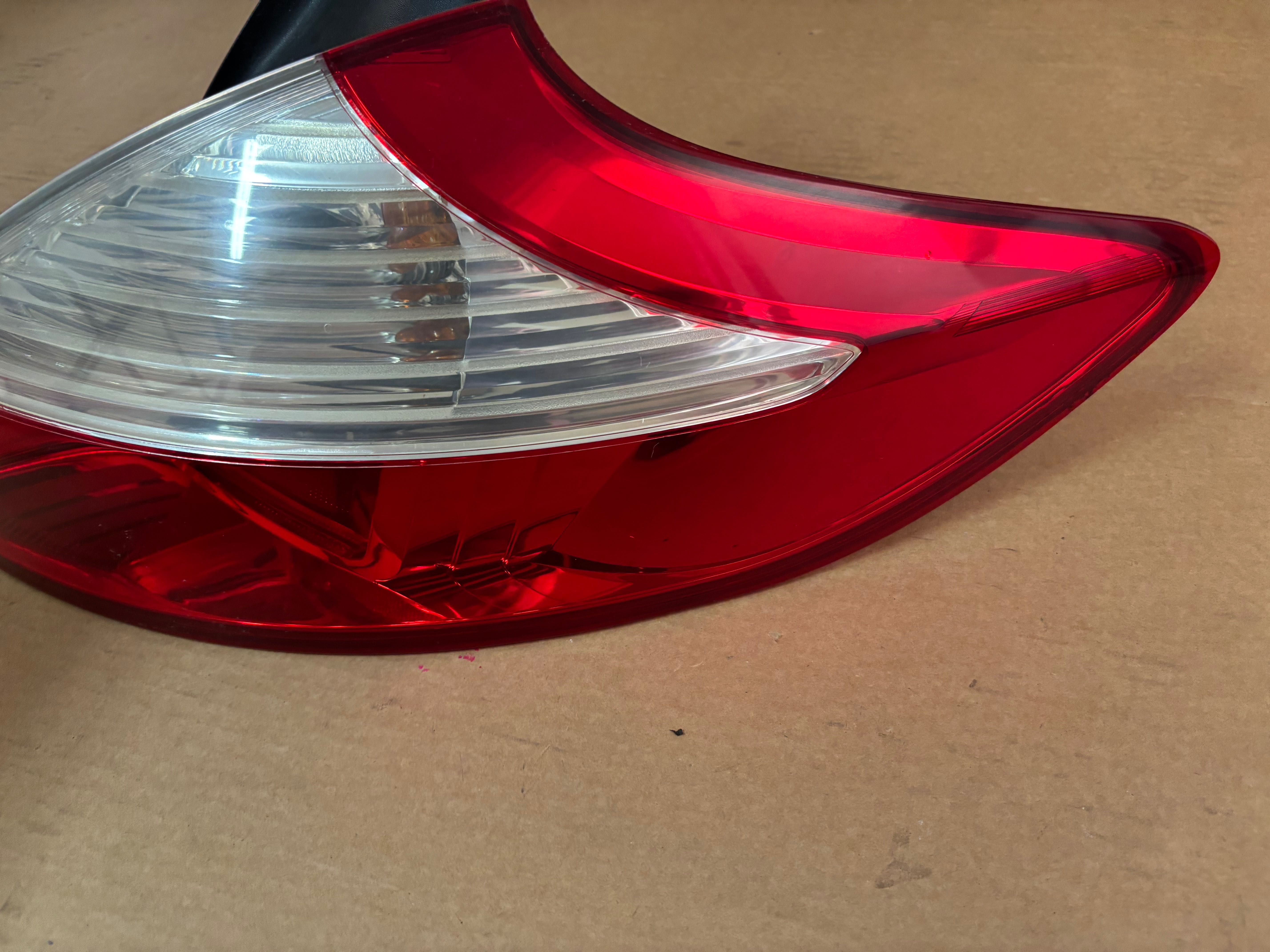 Lampa prawy tył Renault Megane III HB oryginał