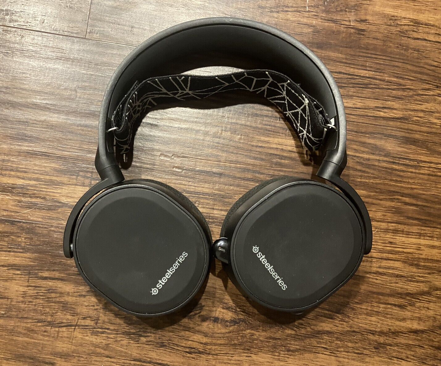 Steelseries ARCTIS 5 2019 7.1 Surround Sound Gaming Headset with RGB