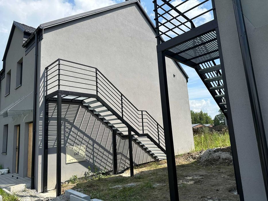Schody metalowe wewnętrzne i zewnętrzne