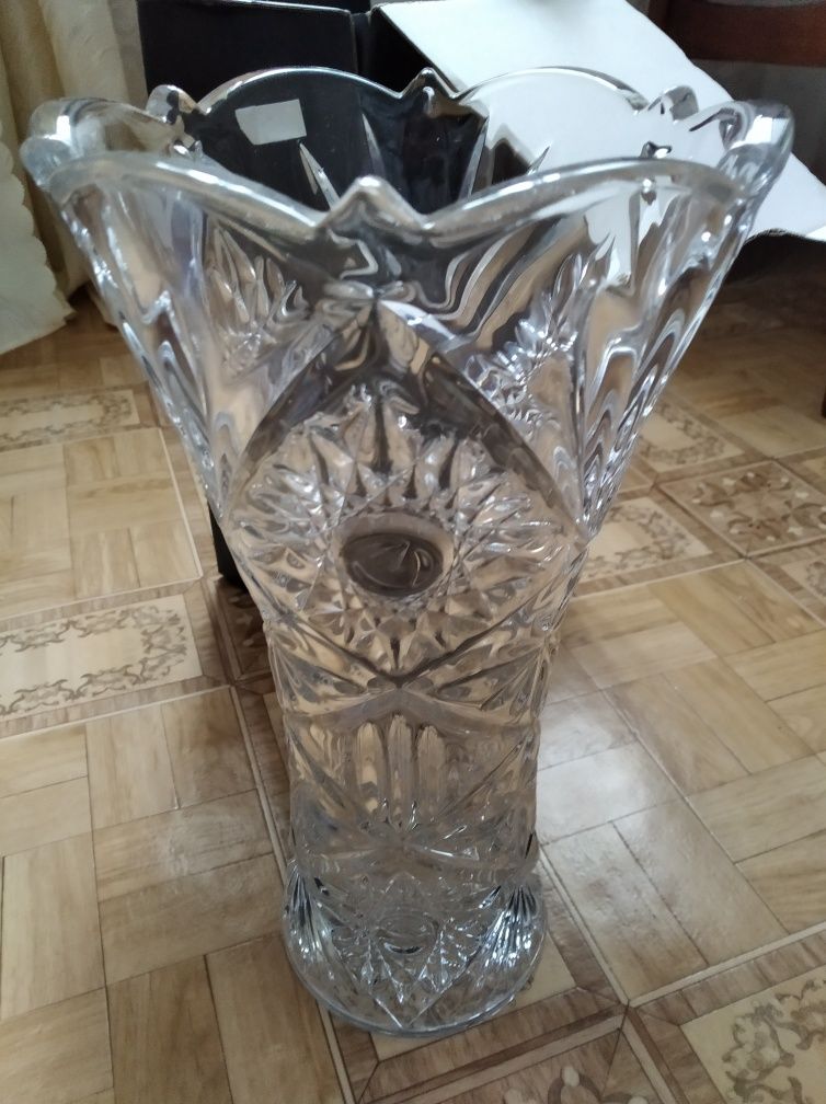 Новая хрустальная ваза