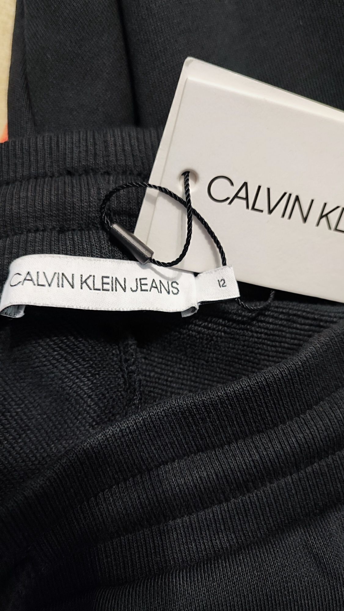 Штани спортивні на хлопчика Calvin Klein 152р
