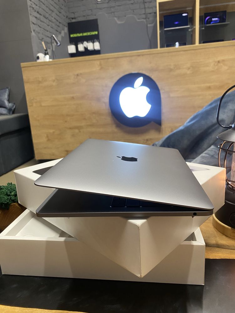 Ноутбук Apple MacBook Pro 13'' i5/8/256 Space Gray (MLL42) 2016
