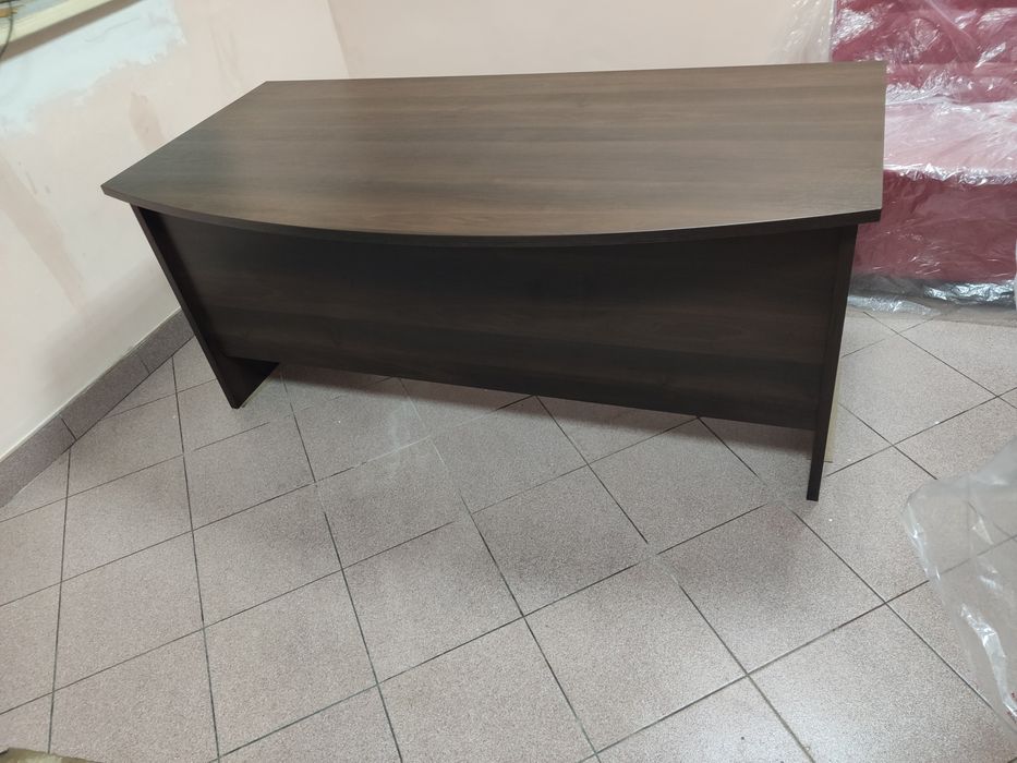 Шикарний стіл для дому чи офісу