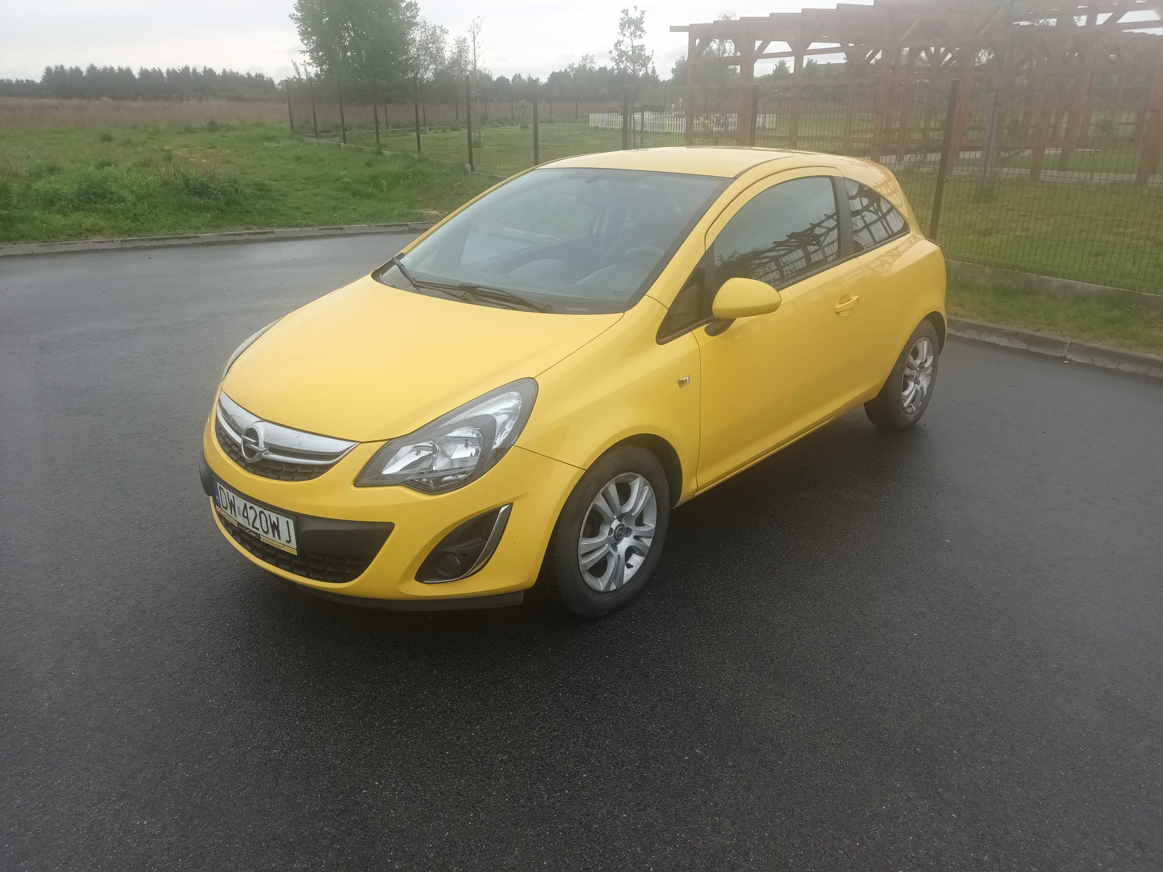 Opel Corsa 1.2 2013 rok dobre wyposażenie jeden właściciel