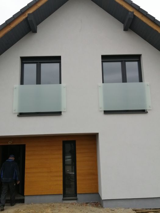 Balustrady nierdzewne i malowane proszkowo