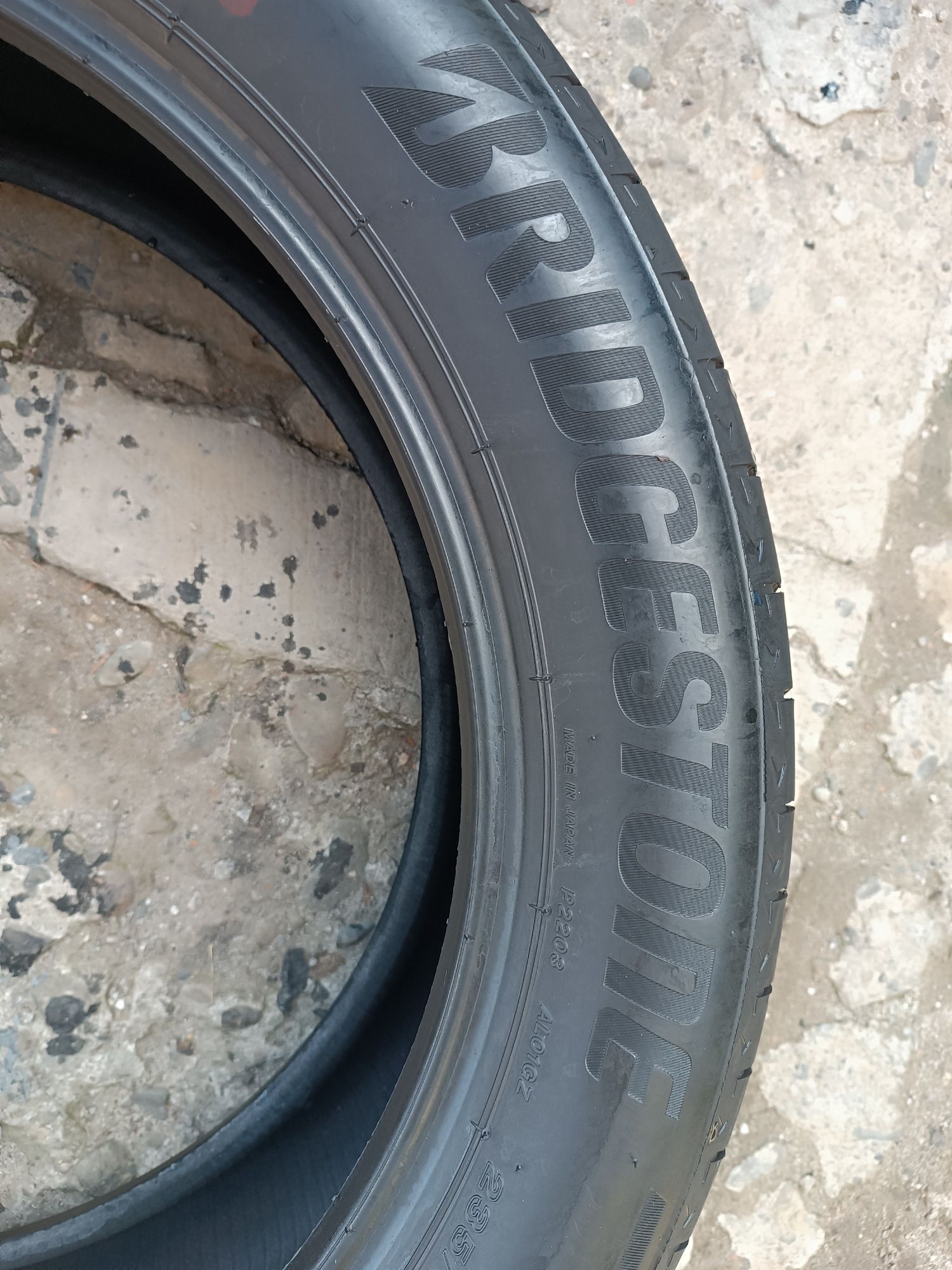 Sprzedam prawie nowe opony Bridgestone 235/50 r20