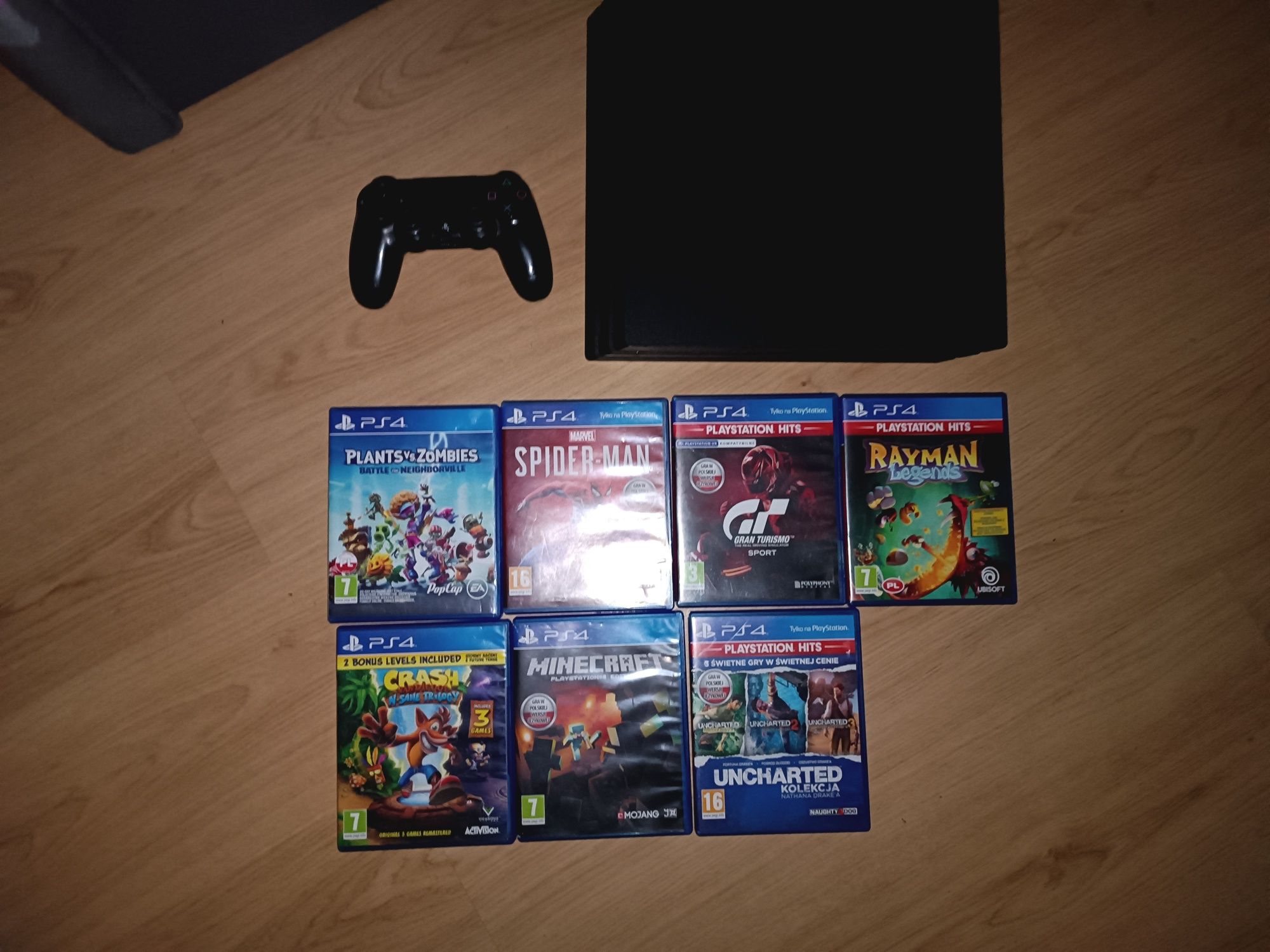 PS4 Pro 1TB + pad + 7 gier (Spider-Man, Minecraft, Crash, Uncharted