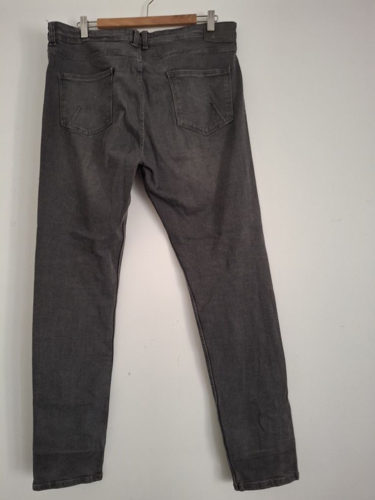 Calça  preta n44