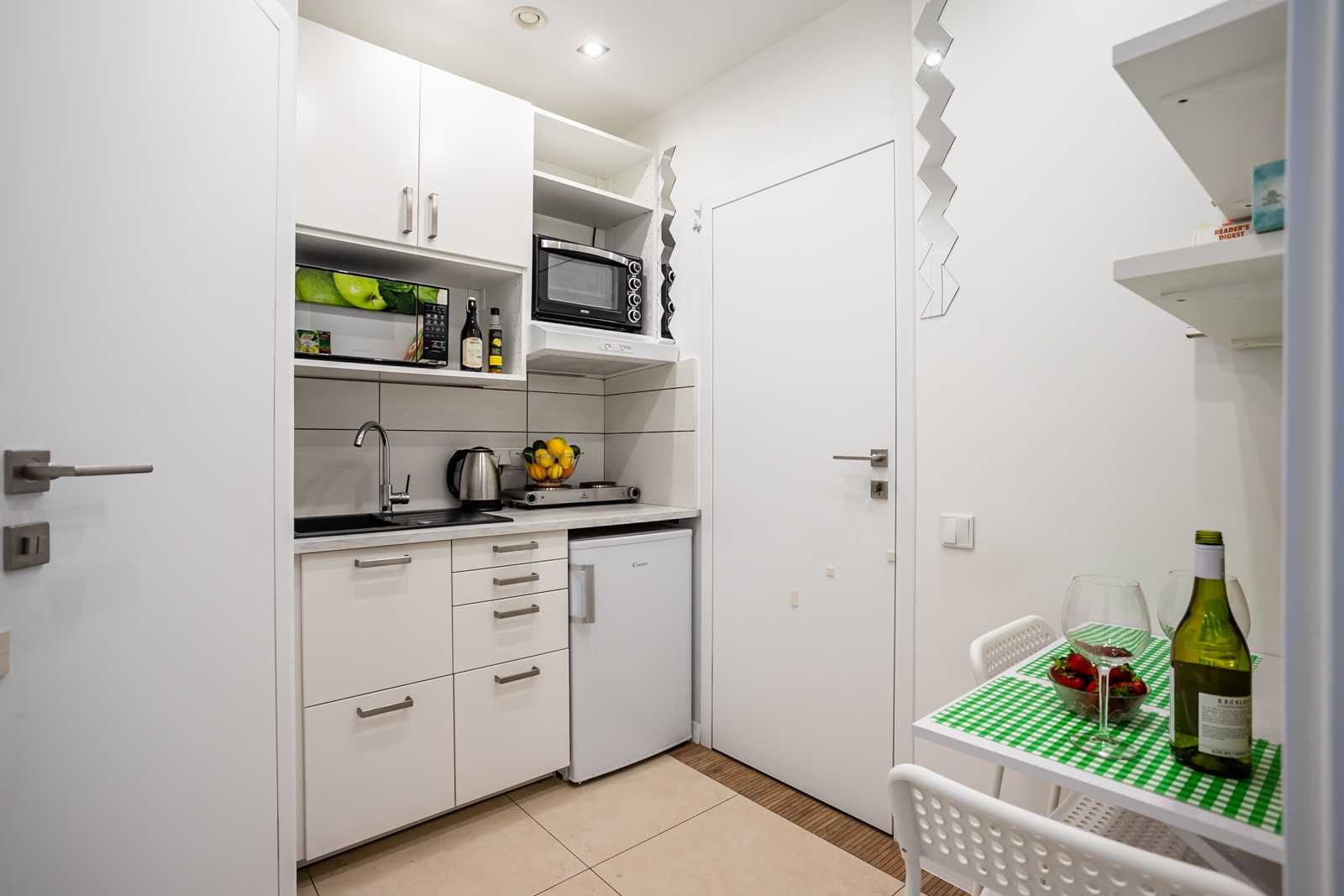 Pokój  NA SIERPIEŃ/WRZESIEŃ przy Metro Wilanowska/Room for August-Sept