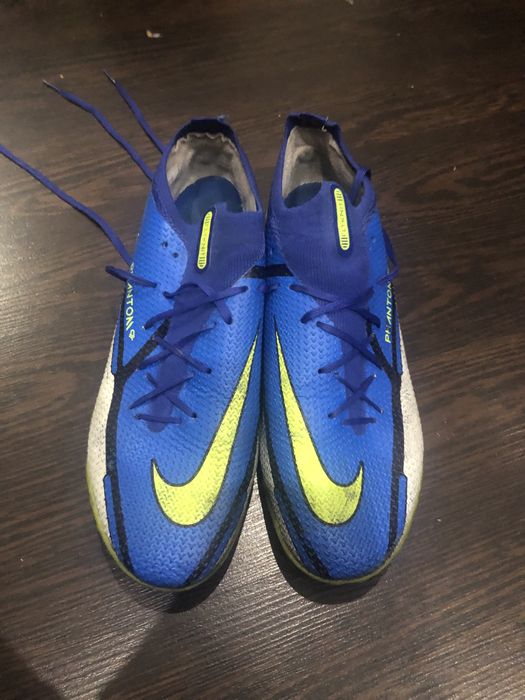 Футбольные бутсы Phantom