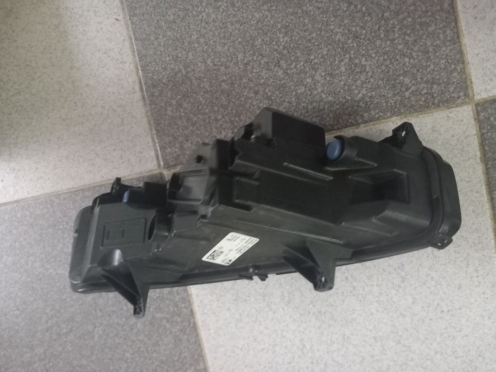 Farol nevoeiro direito Skoda Octavia 4