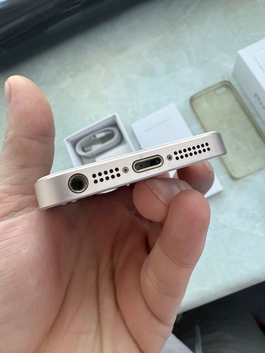 Продам Iphone se